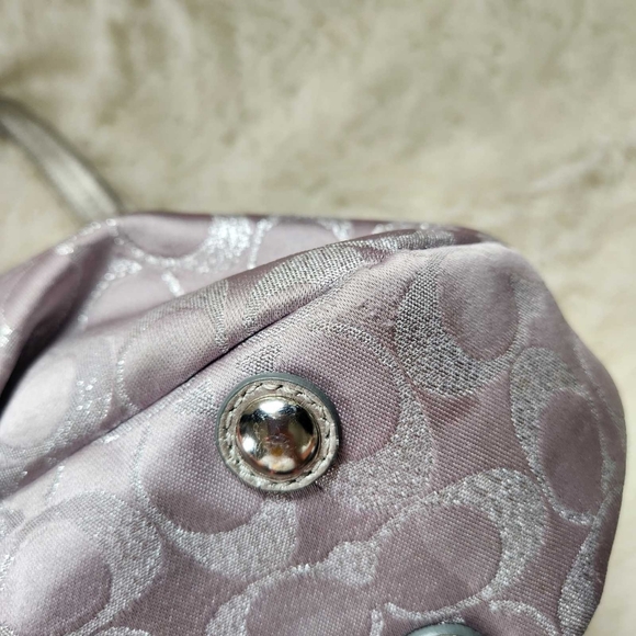 Vintage 2011 Coach Soho East West Signature Tote - Lilac & Metallic Silver - Picture 10 of 16